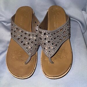 Skechers luxe foam sandals size 6.5